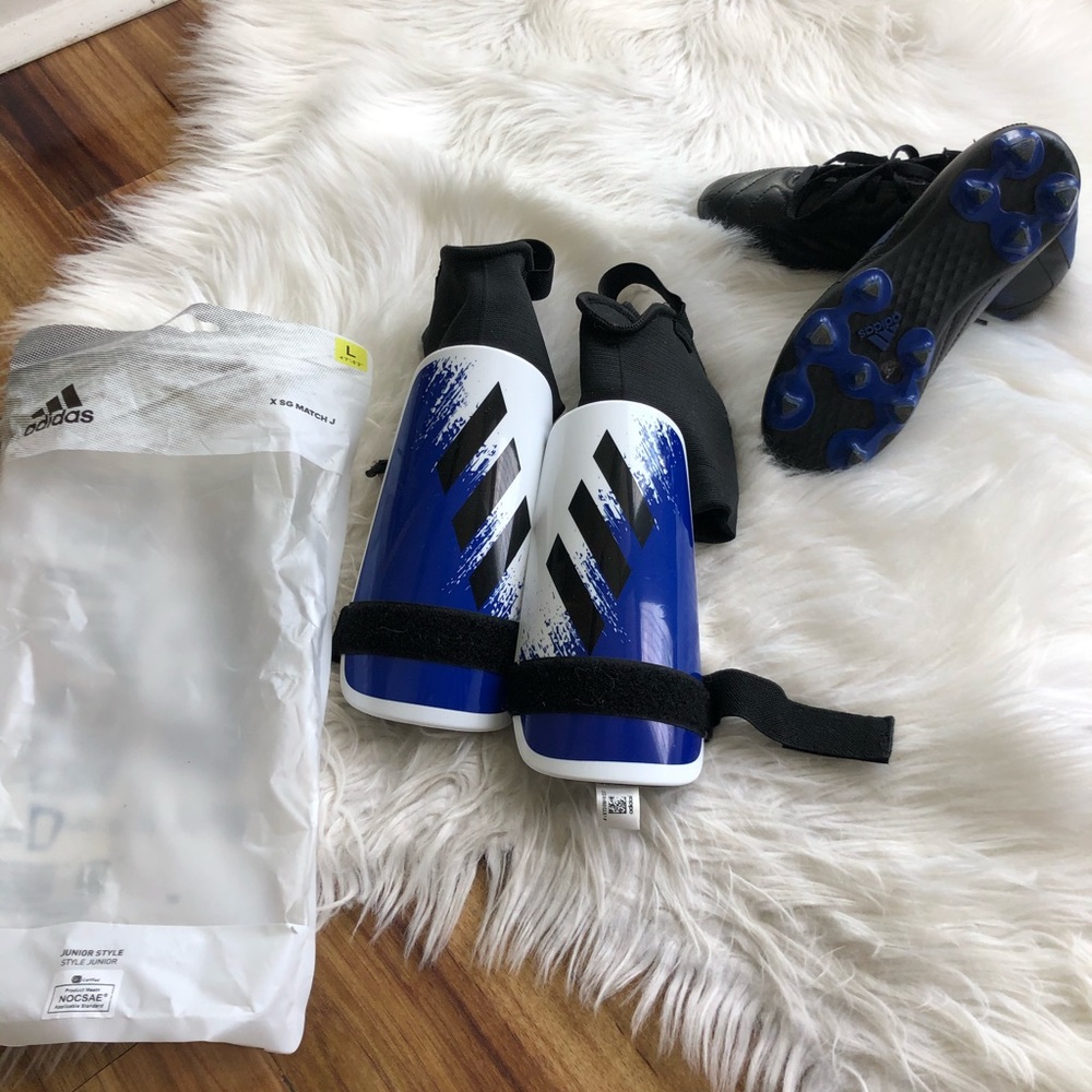 Soccer ⚽ shoes ( size 12 and 13) + knee covers size L for 4-6 years old.